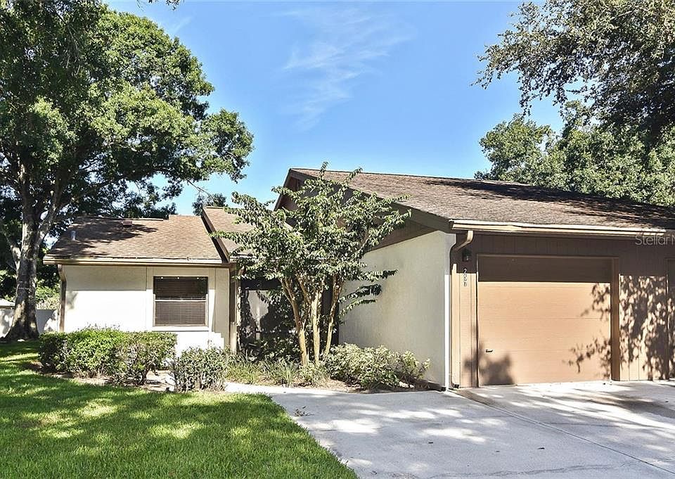 1st image of 257 Oak Hill Dr #11
