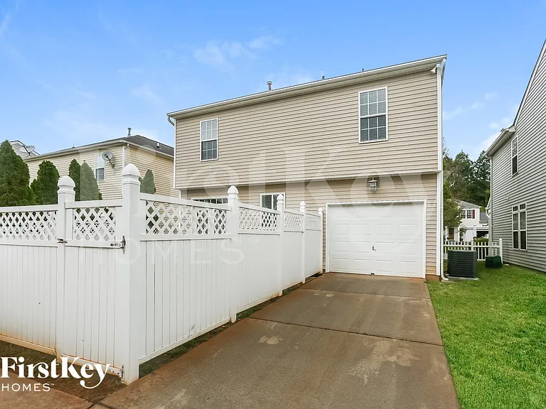 11253 Heritage Green Dr — Photo 14