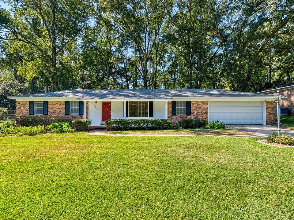 1st image of 1425 Woodgate Way