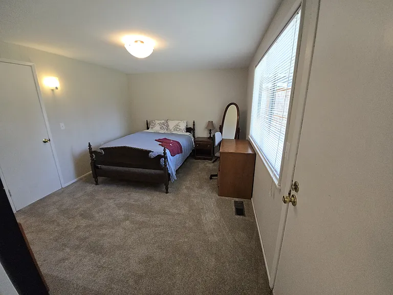 SW Flex/Bedroom & Separate Entry