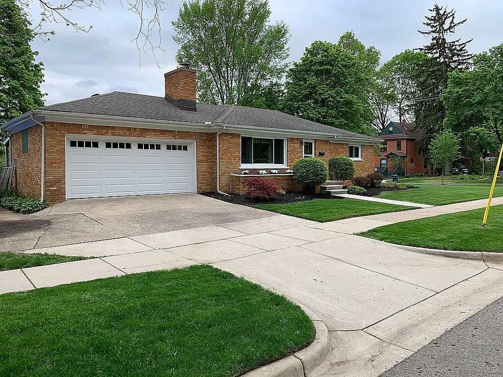 715 Hiscock St photo 1
