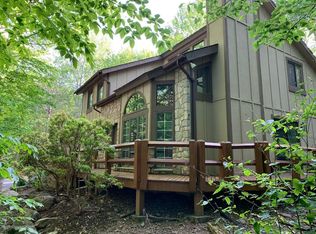 1202 Longrifle Rd, Pocono Pines, PA 18350