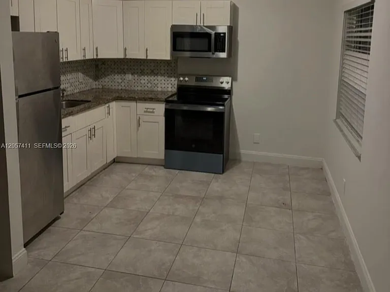 853 SW 9th Ct #2 — Photo 6