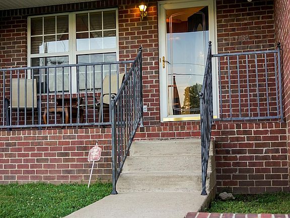 4th image of 233 Priest View Dr