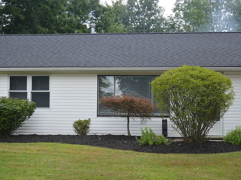 2135 Gates Ave — Photo 13