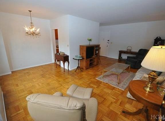 Bright and Sunny "L" shaped living room and dining room has cour