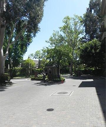 2nd image of 637 Wilcox Ave APT 1F