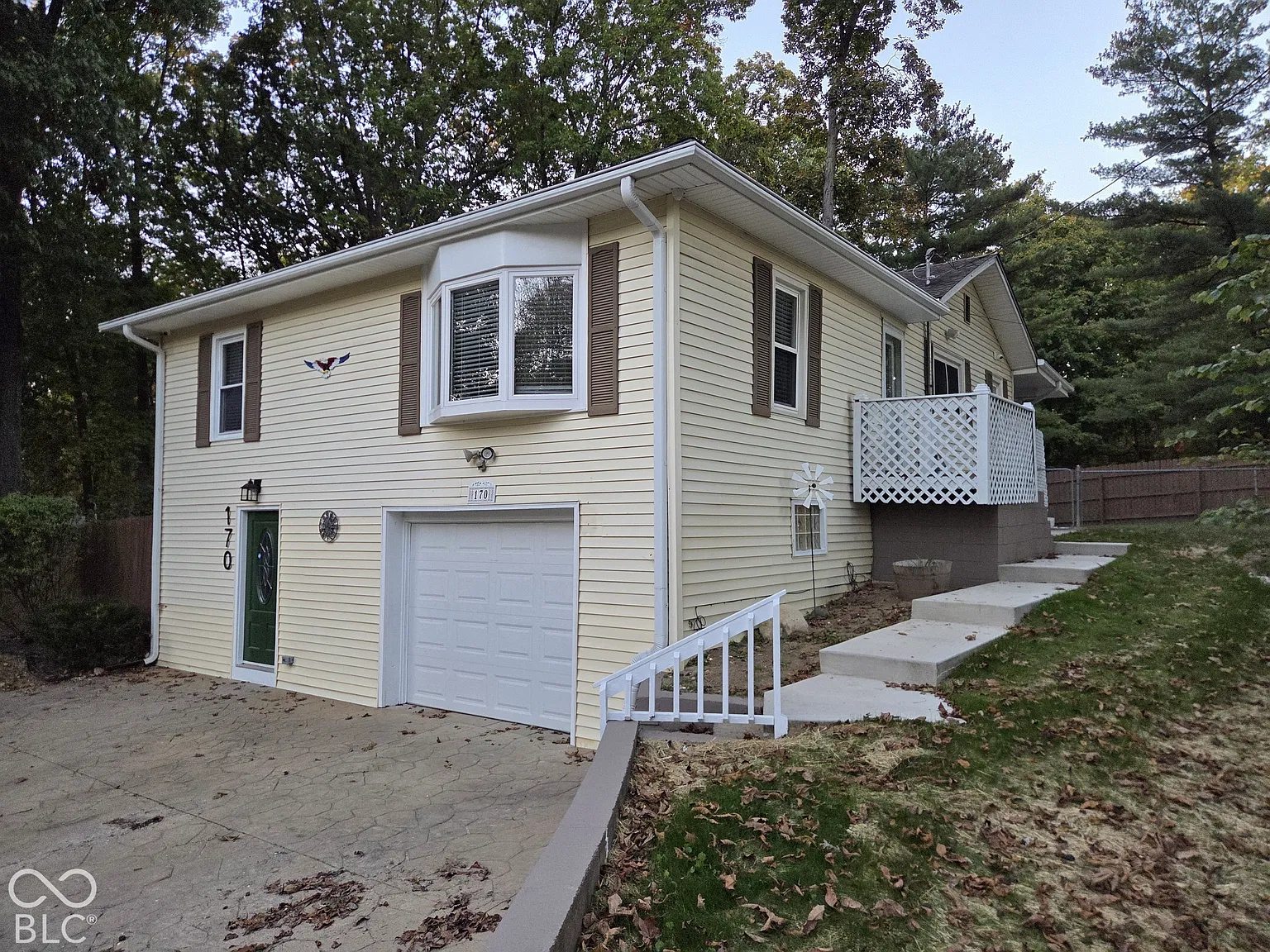 3 bed, 2.0 bath, 2190 sqft, $2,350 — Photo 2