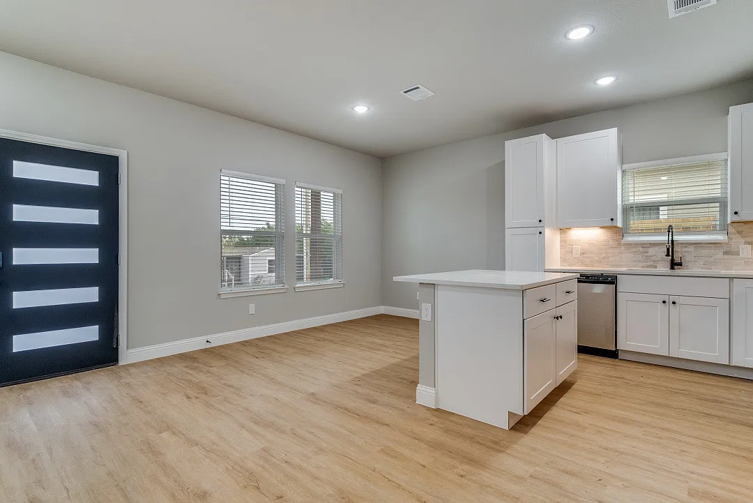 3 bed, 1260 sqft, $1,895 — Photo 4