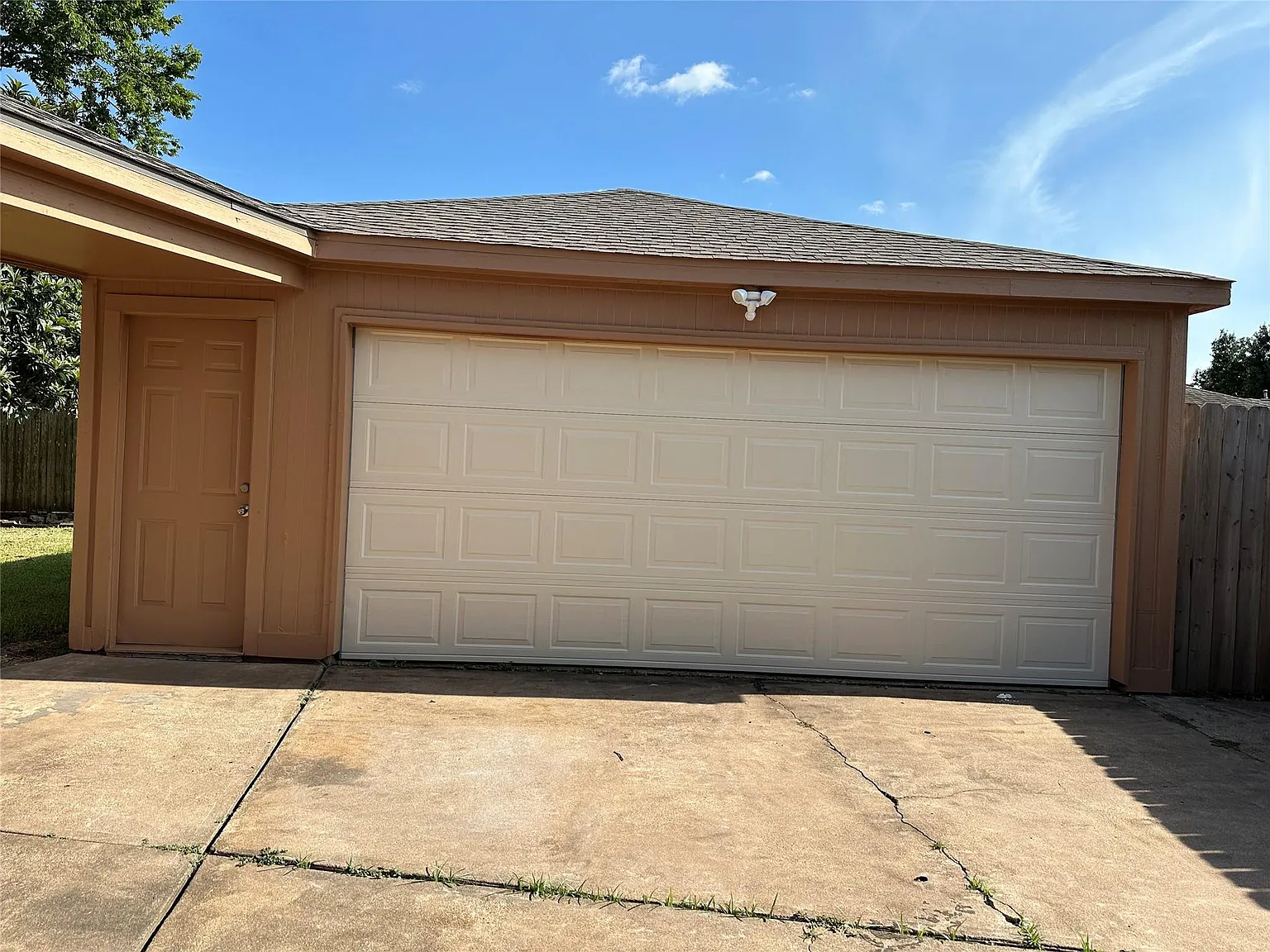 4 bed, 2.0 bath, 2237 sqft, $2,350 — Photo 3