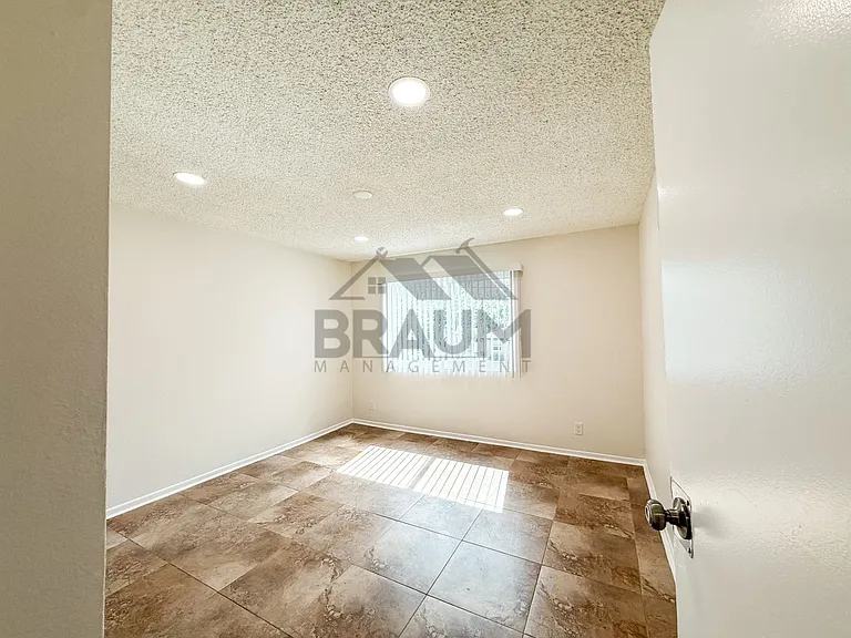 221 Elm Ave — Photo 12