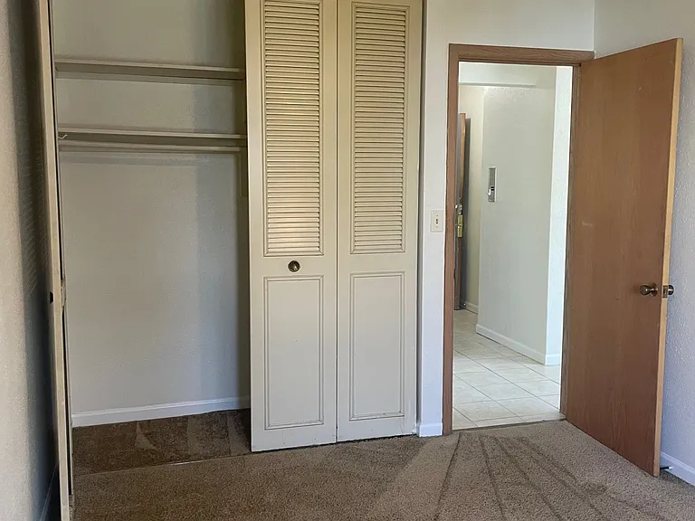 2619 N Oakland Ave — Photo 18