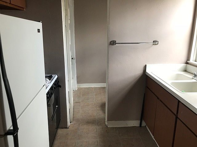 2nd image of 611 W Washington St APT 3