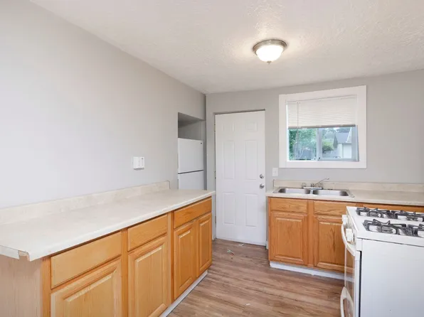 4740 NE 99th Ave, 4740 NE 99th Ave APT 3, Portland, OR 97220
