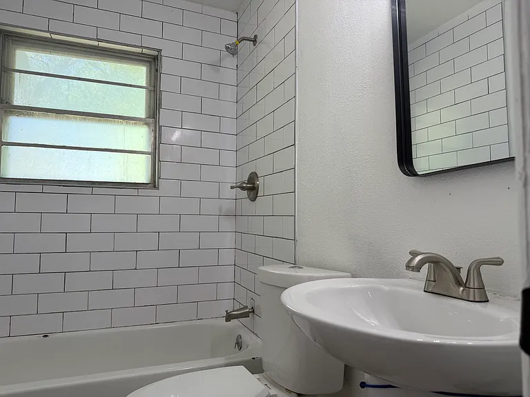 2800 W Fuller Ave — Photo 7