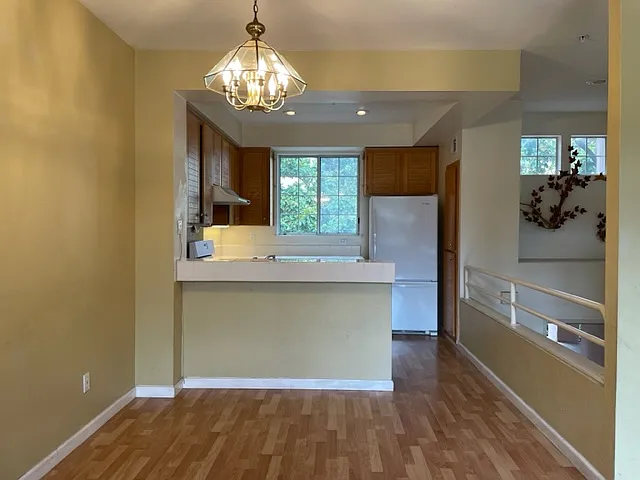2 bed, 2.5 bath, 1165 sqft, $3,460 — Photo 2