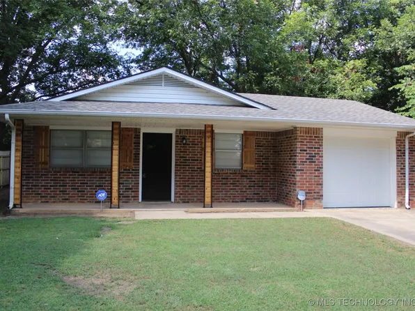 915 N Summer Tree Dr, Ada, OK 74820