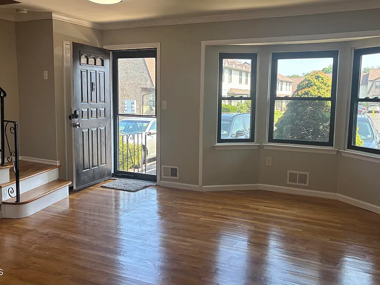 41 Village Green Way — Photo 3