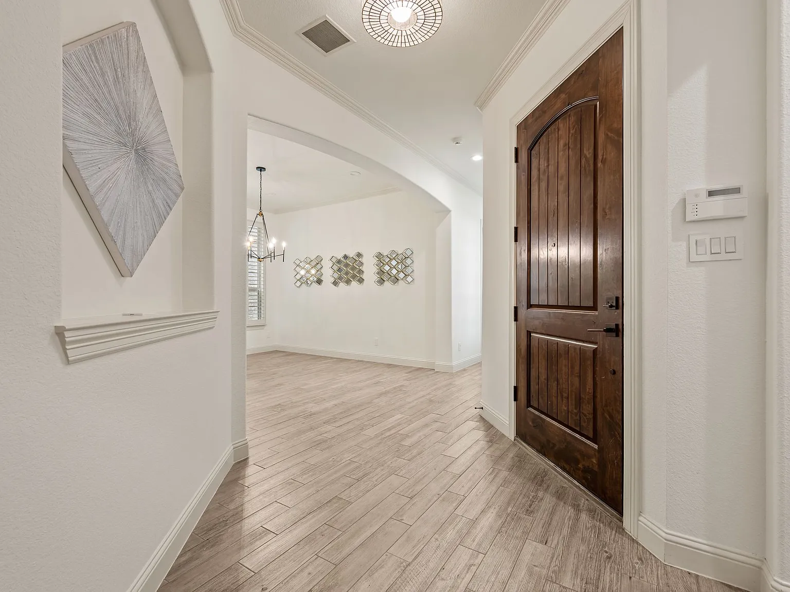 4 bed, 3.5 bath, 3895 sqft, $4,995 — Photo 2