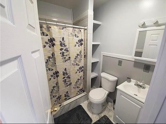 3rd image of 507 W Girard Ave