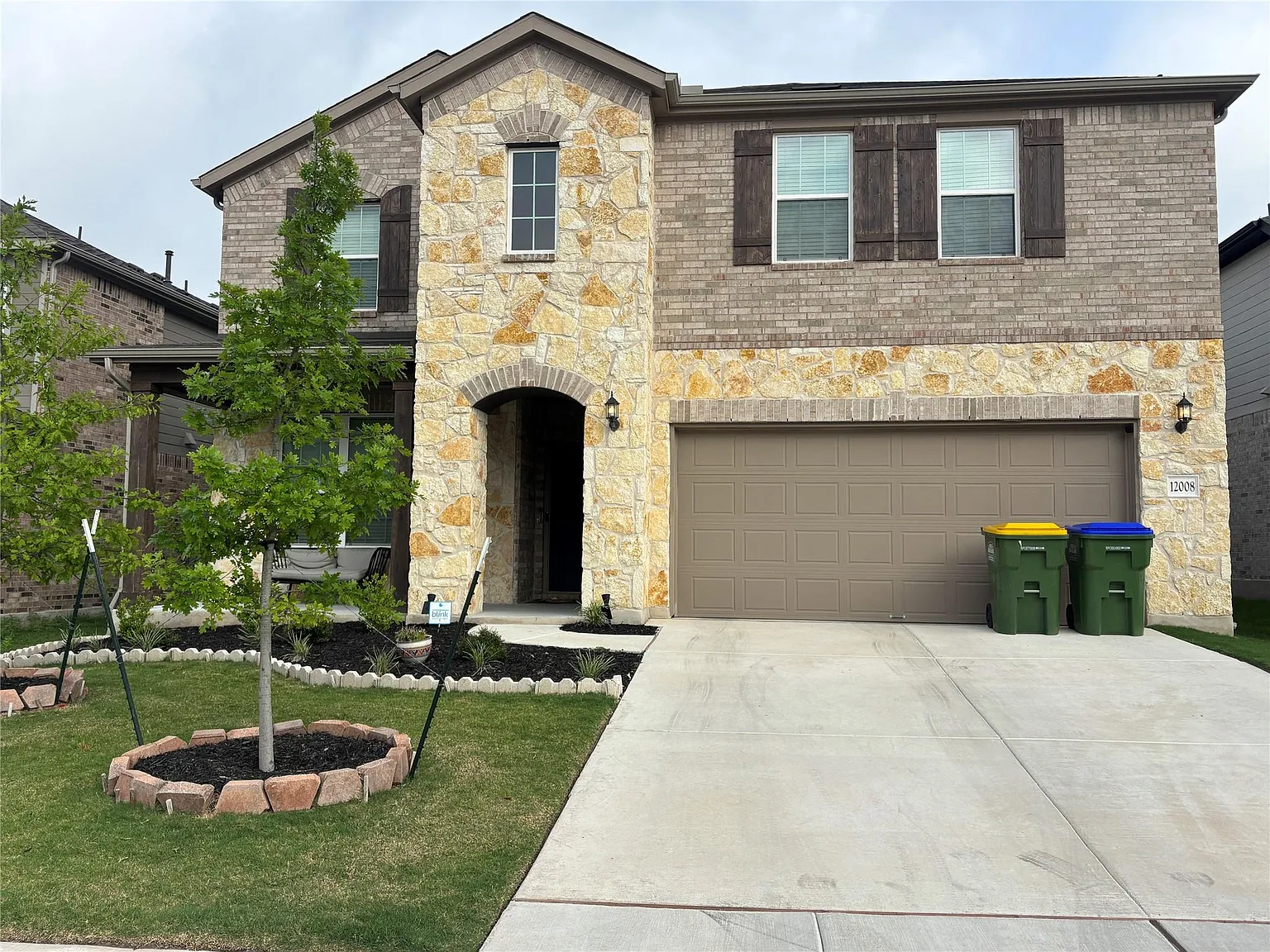 5 bed, 4.0 bath, 2751 sqft, $2,950 — Photo 1