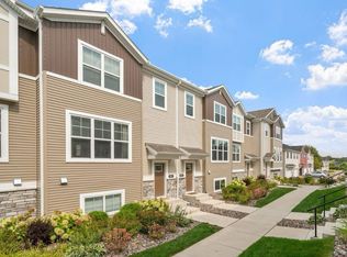 832 Roselyn Dr #831, Victoria, MN 55386