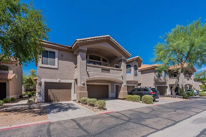 3 bed, 2.5 bath, 1816 sqft, $2,799 — Photo 2