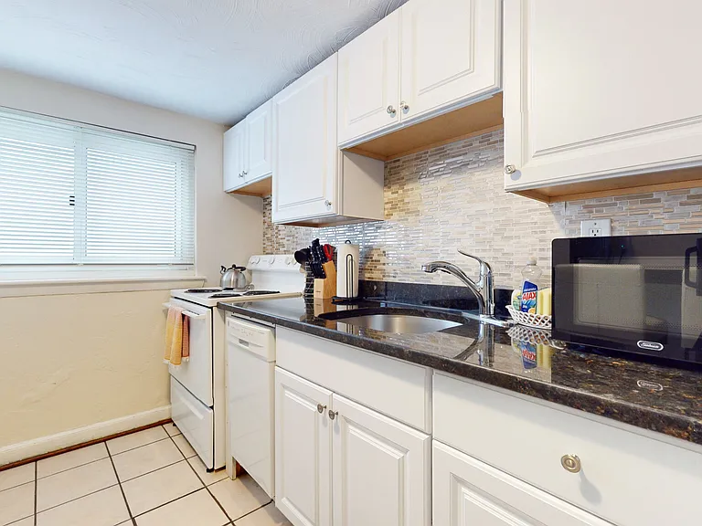 79 Chestnut St #1B1 — Photo 7