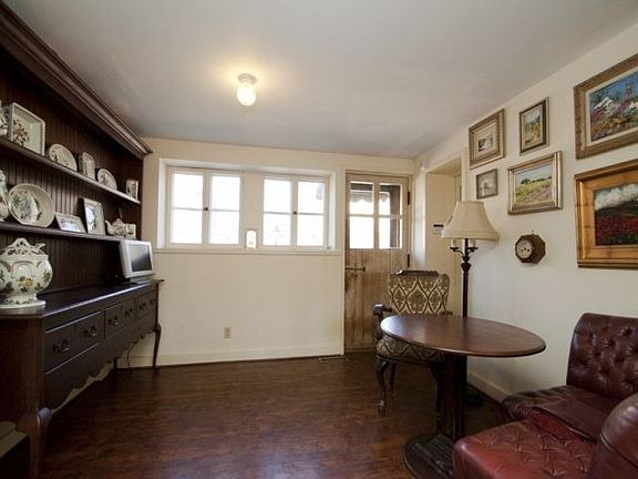 Informal eating could be sitting area