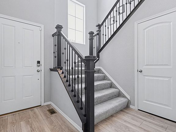 3rd image of 3792 Vineyard Cir