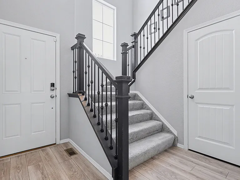 3792 Vineyard Cir — Photo 3