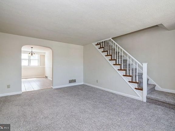 3rd image of 2206 Lynn Blvd