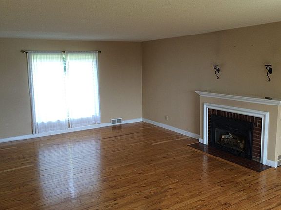 Living room, gas fireplace