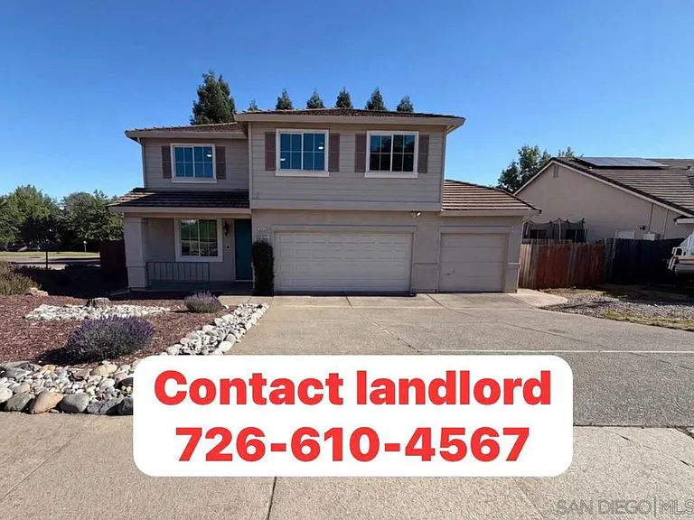 2805 Aquamarine Cir — Photo 1
