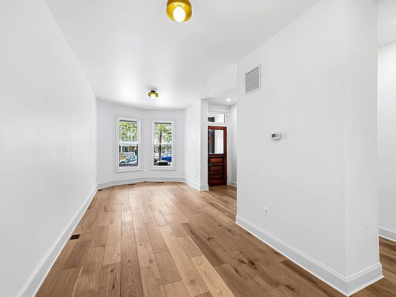 5th image of 3539 Roland Ave