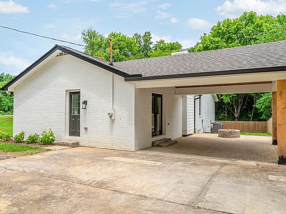 5th image of 910 Massman Dr