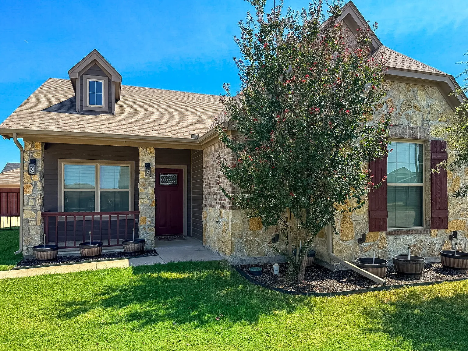 3 bed, 2.0 bath, 1513 sqft, $2,500 — Photo 1