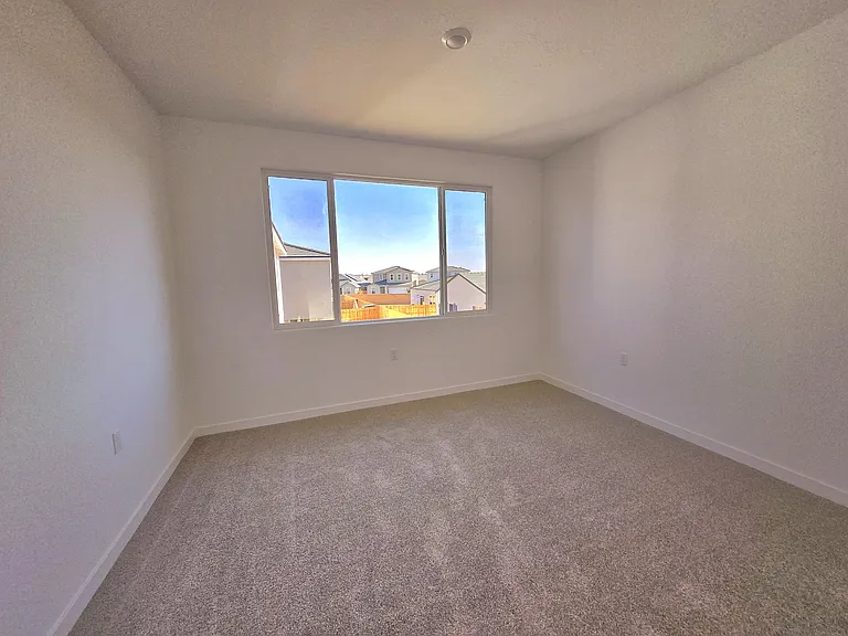 Pioneer Dr W — Photo 39