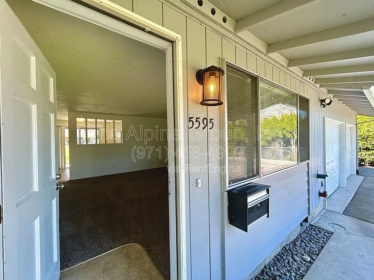 5595 SW Menlo Dr — Photo 2