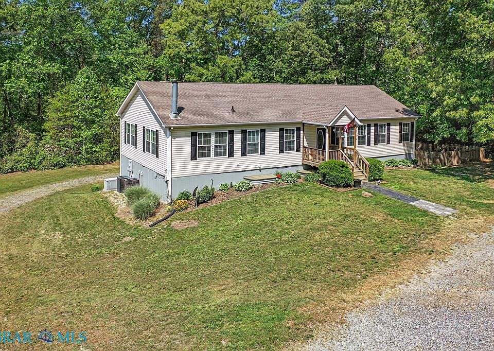 1st image of 390 Captains Point Ln