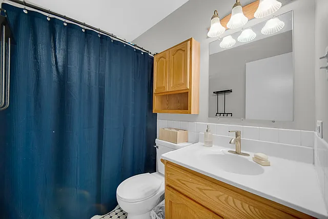 7305 W 75th St — Photo 15