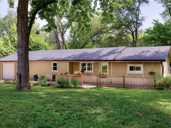 2117 Liberty Landing Rd, Liberty, MO 64068
