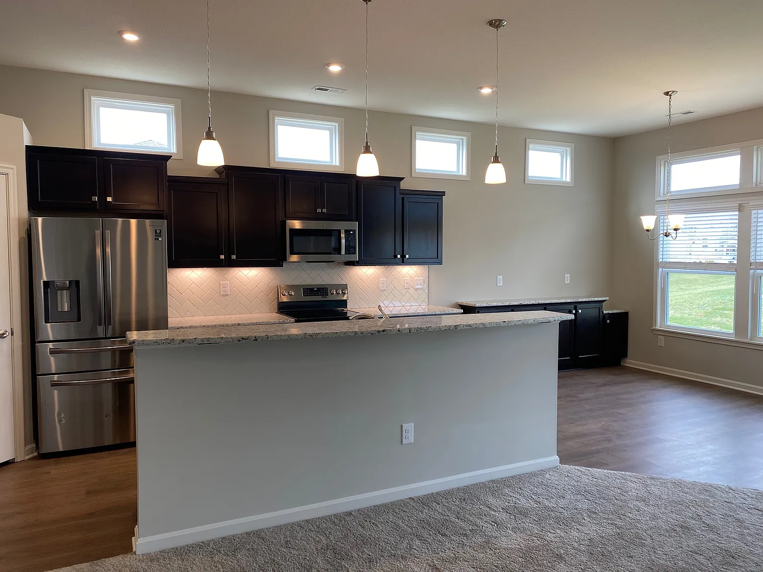 3 bed, 2017 sqft, $2,950 — Photo 4