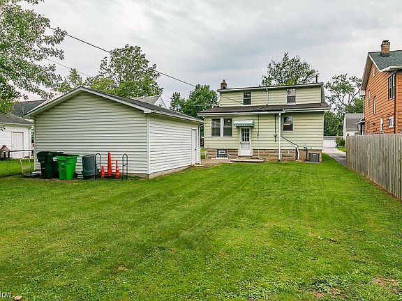 3rd image of 1367 Iroquois Ave