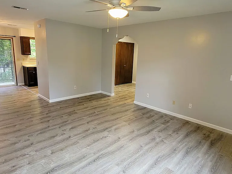 5 Eleven Estates Dr — Photo 2