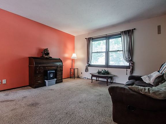 2nd image of 1106 Timber Ln