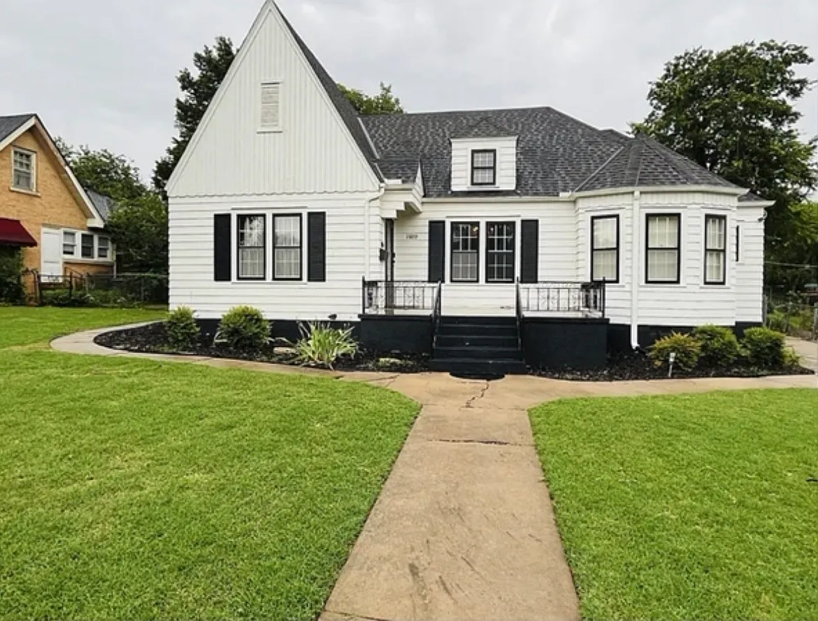 3 bed, 1850 sqft, $2,300 — Photo 1
