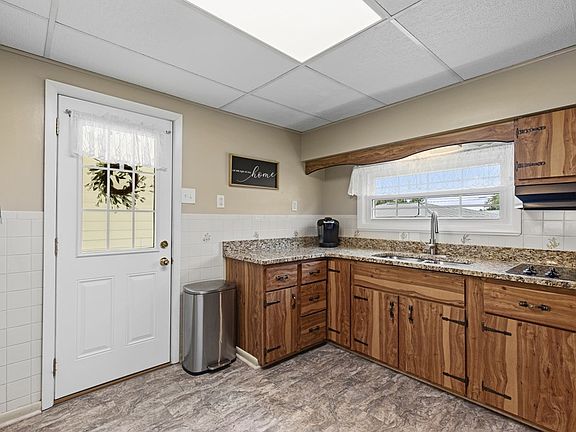 3rd image of 635 Springdale Avenue