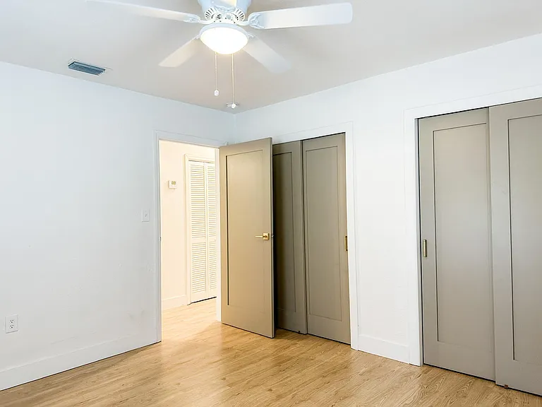 401 E Amelia Ave — Photo 35