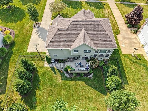 5th image of 1049 Whispering Woods Dr